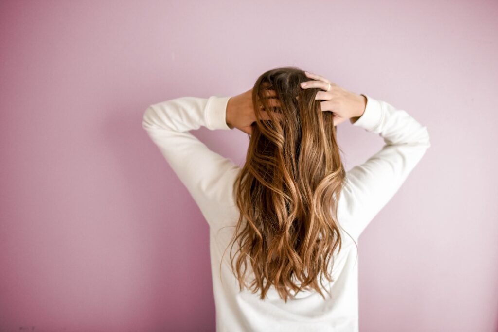 Les secrets d'une chevelure saine et éclatante : conseils de soins
